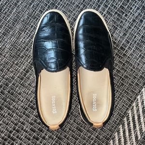 SOLUDOS Black Leather snake slip ons